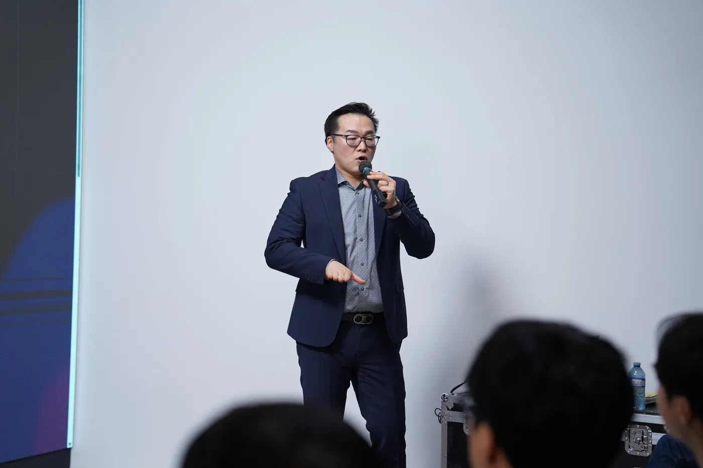 Jae Cho speaking to a room at a Knowledge Platform talk